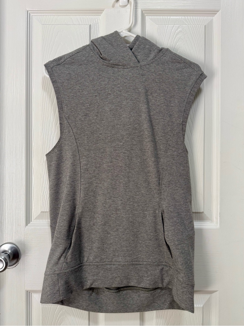 Lululemon Blissed Out Sleeveless Hoodie Size 4 in Heathered Medium Grey